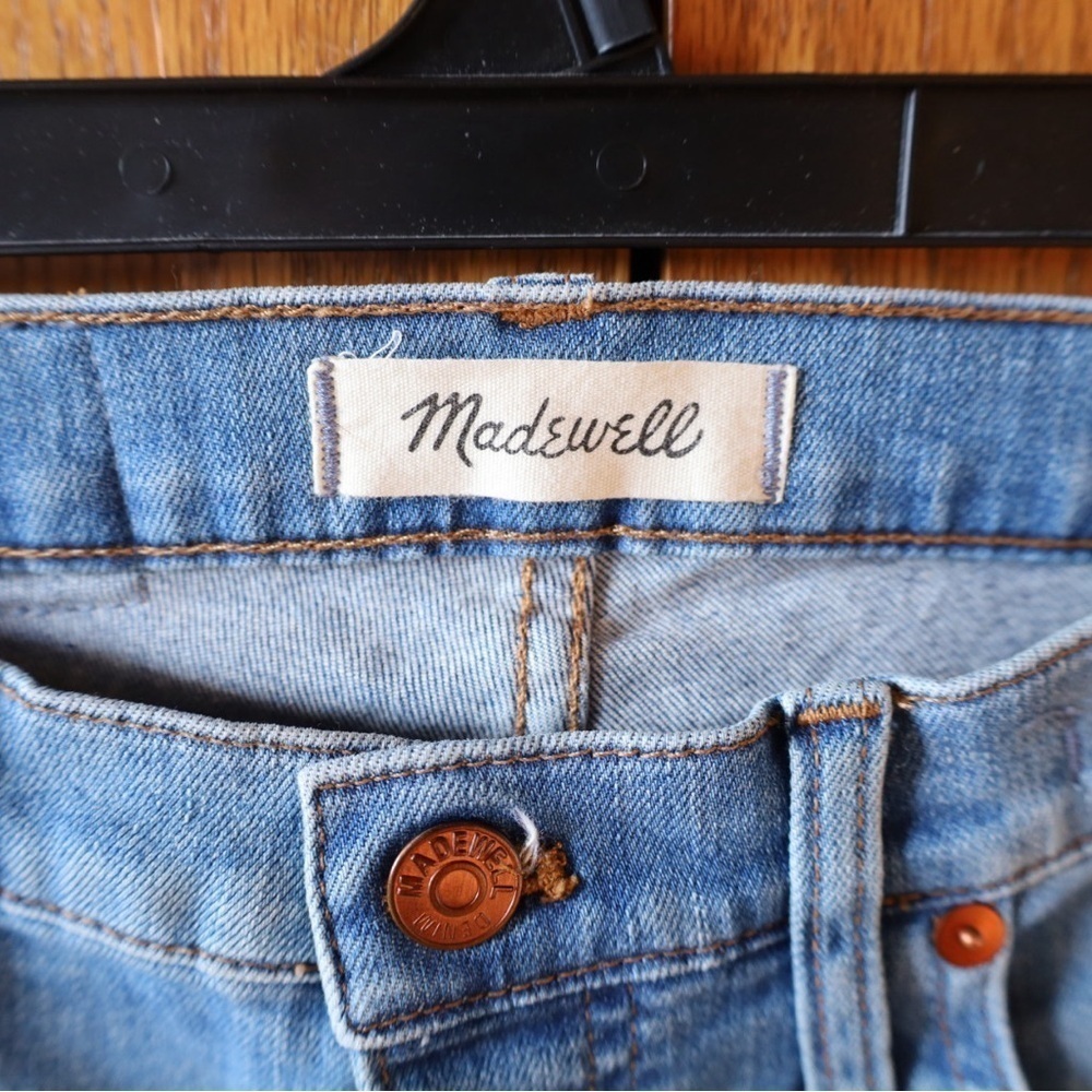Madewell Petite Cali Demi-Boot Jeans in Bess Wash: Button-Front Edition Size 28 - Picture 6 of 11